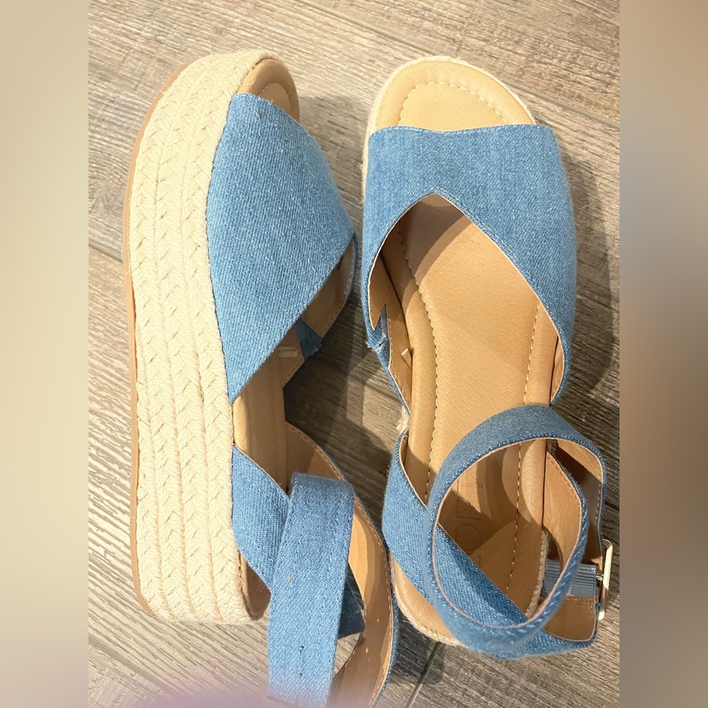 Sandals from LOFT light blue denim like detailing with rope sides -EUC SZ 7